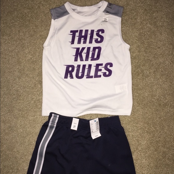 NWT 2 piece set includes top and shorts - Picture 1 of 3